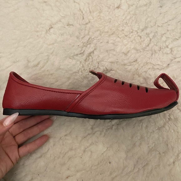 Handmade Avant Garde Camel Leather Genie Flats - Picture 4 of 6